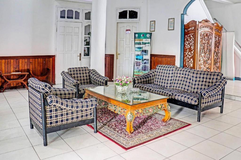 Oyo 90483 Homestay Permata Syariah Bangko Exterior foto